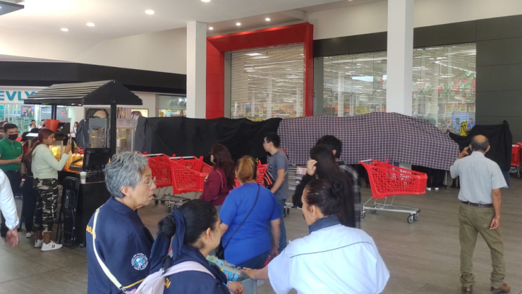 Tras el desplome de un elevador en el centro comercial Gran Sur, una mujer de 60 años de edad murió.