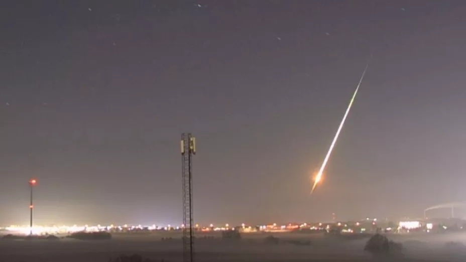 Meteorito llega a la Tierra