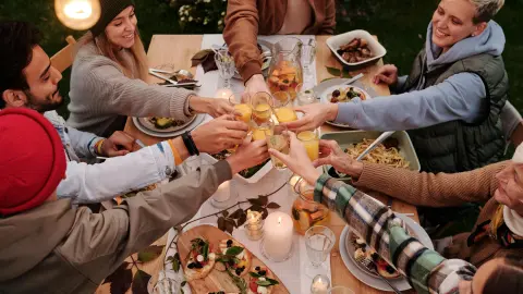 cuándo-es-thanksgiving-day-en-2024-es-festivo-en-méxico-el-día-de-acción-de-gracias-reunion