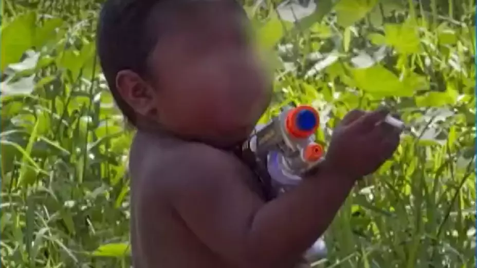 bebe fumador indonesia