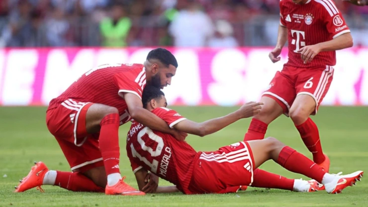 Jamal Musiala colapsa en pleno partido del Bayern Múnich
