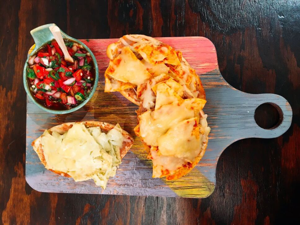 molletes con chilaquiles, cocineros mexicanos