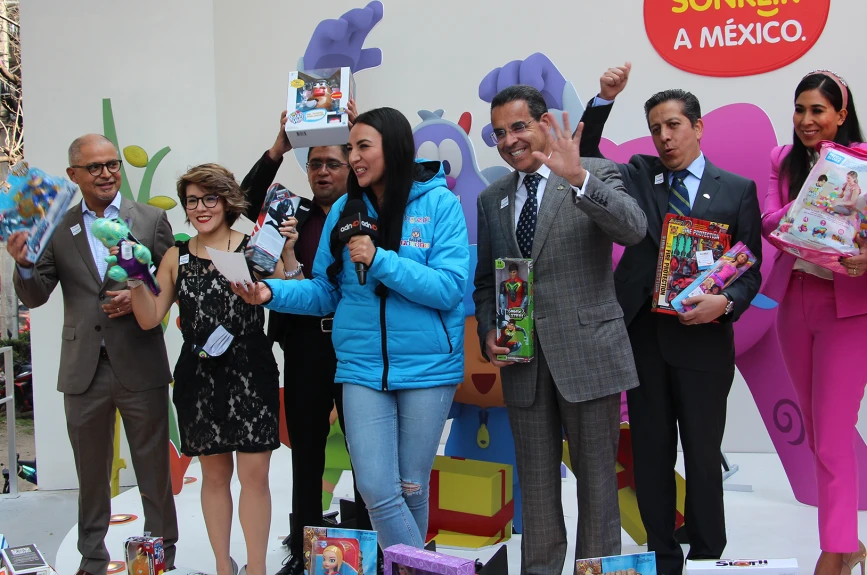 ¡Toda la familia de Banco Azteca se unió a la misión del Juguetón Azteca!