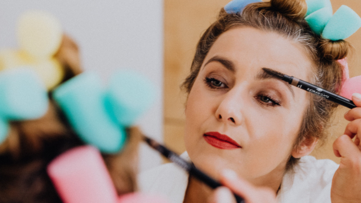 /estilo-de-vida/maquillaje-cejas-50-error-suma-años