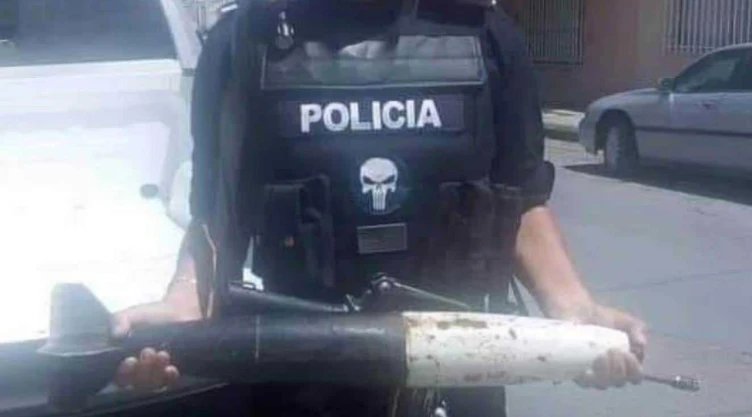 Señora lleva un misil a módulo para canjearlo por vales