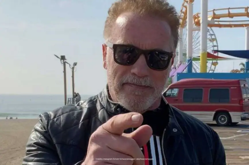 Arnold-Schwarzenegger-detective-en-el-kinder