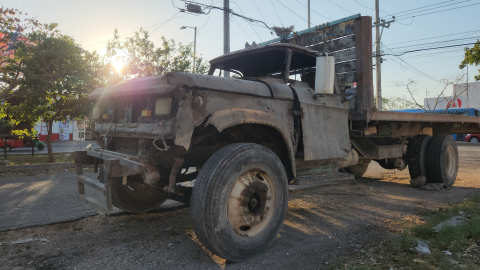 Sucedió en Mérida: Un fuerte incendio consumió por completo un camión de carga, ¿Cuál fue el motivo?