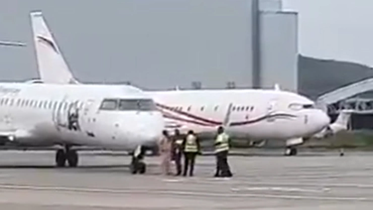 Pilotos casi atropellan a empleados de aeropuerto.jpg