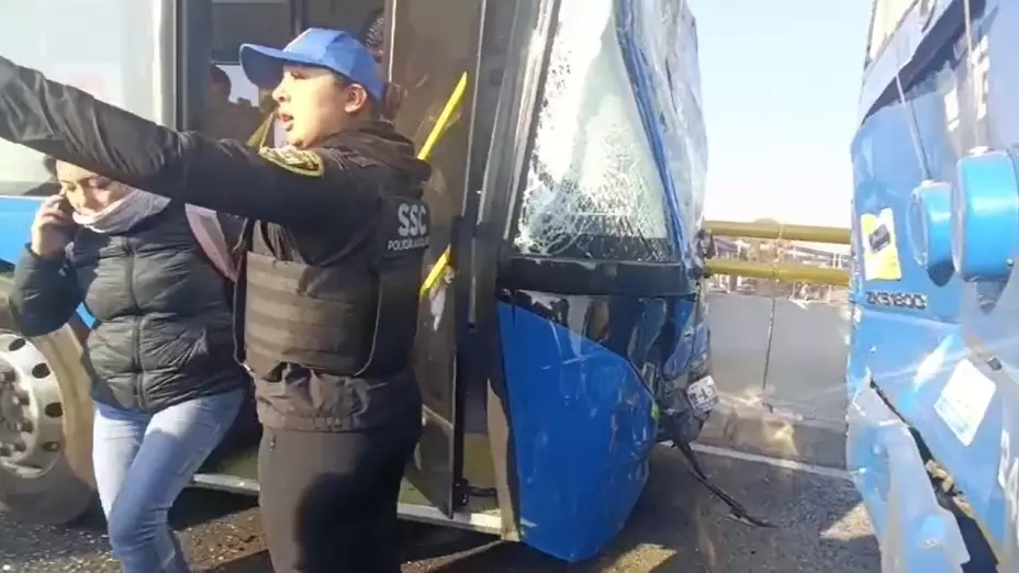 Trolebús Elevado choca en Santa Martha y deja lesionados; conductor se durmió