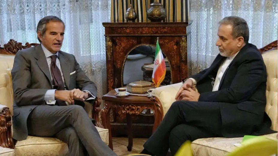 Rafael Grossi con Abbas Araghchi en Ginebra, Suiza