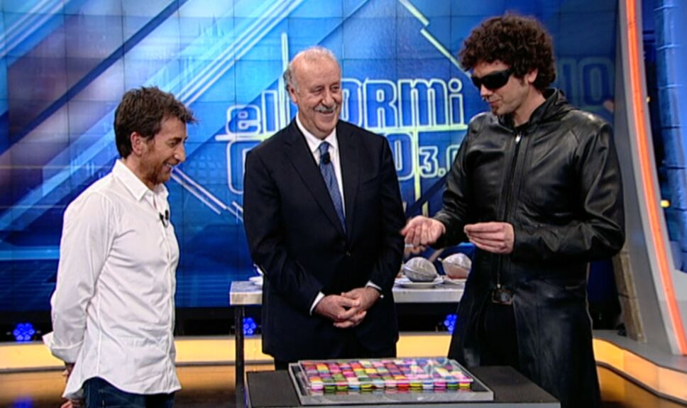 Vicente del Bosque en el Hormiguero con el hombre de negro