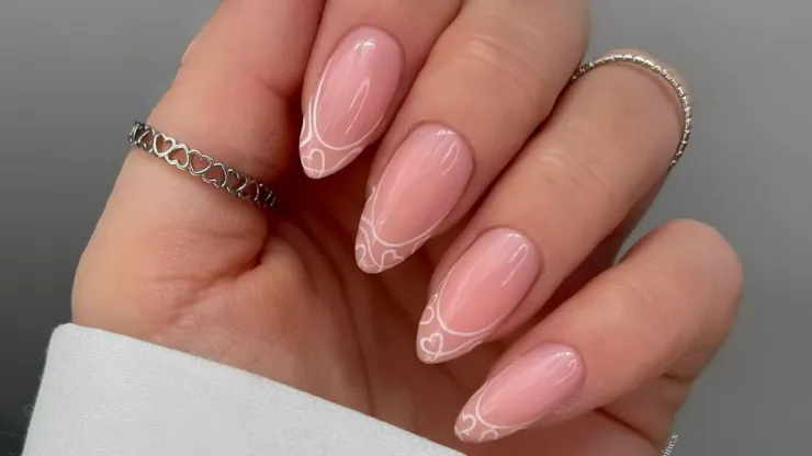 uñas 14 de febrero minimalistas