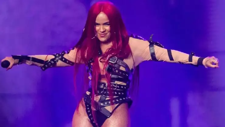 Video ¡WOW! Fan da a luz en pleno concierto de Karol G