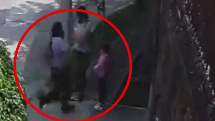 Hombre golpea a niña en Morelos