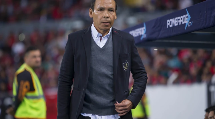 Profe Cruz, parte del cuerpo técnico de Inter Toronto