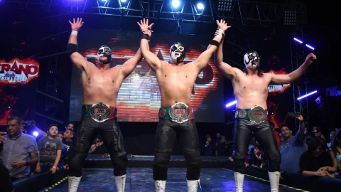 Nueva Generación Dinamita campeones de tercias Lucha Libre AAA