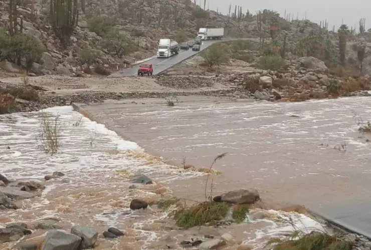 TORMENTA KAY EN BC: Carretera Transpeninsular a la altura de la zona de Cataviña, al Sur de Baja California.