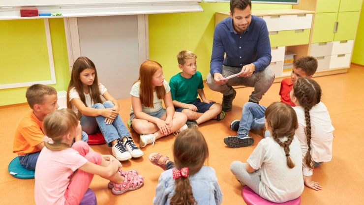 Un grupo de alumnos junto a su profesor