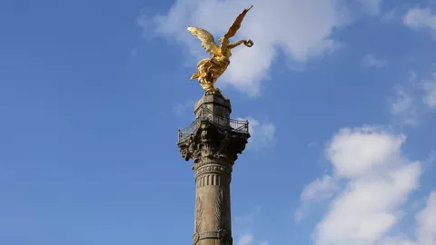Niké representa el Ángel de la Independencia, que se hizo tendencia por los reportes de su presunta caída