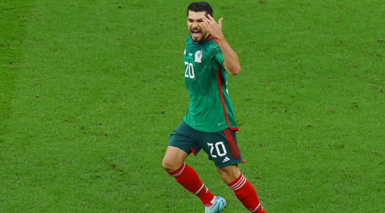 Henry Martín celebra con México en Qatar 2022