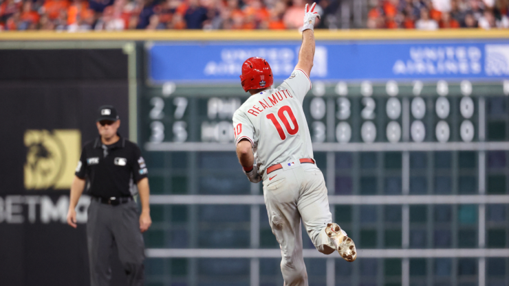 J.T. Realmuto disparó un jonrón en el décimo episodio
