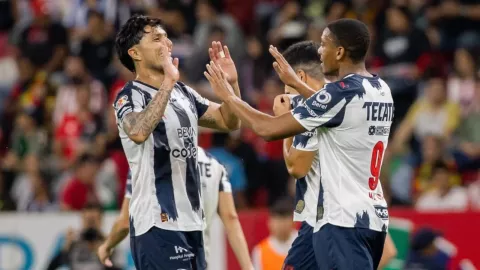 Rayados de Monterrey detr&aacute;s de Cruz Azul