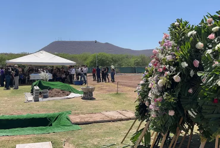 Dan último adiós a Vivian Karely