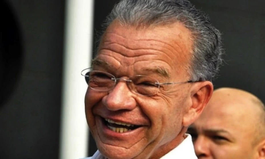 Andrés Granier, ex gobernador de Tabasco, anunció su regresa a México este martes a las 20:30 horas en el Aeropuerto Internacional de México