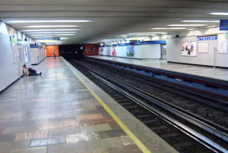 Detienen a sujeto que bajó a las vías de la Línea 2 del Metro CDMX