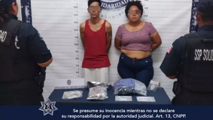 Detienen a dos personas con más de 40 envoltorios de droga
