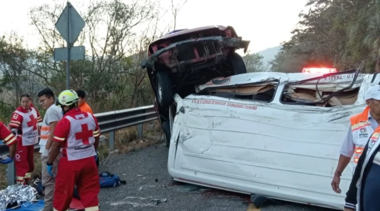 Trágico accidente de colectivo deja muertos y lesionados en carretera de Chiapas