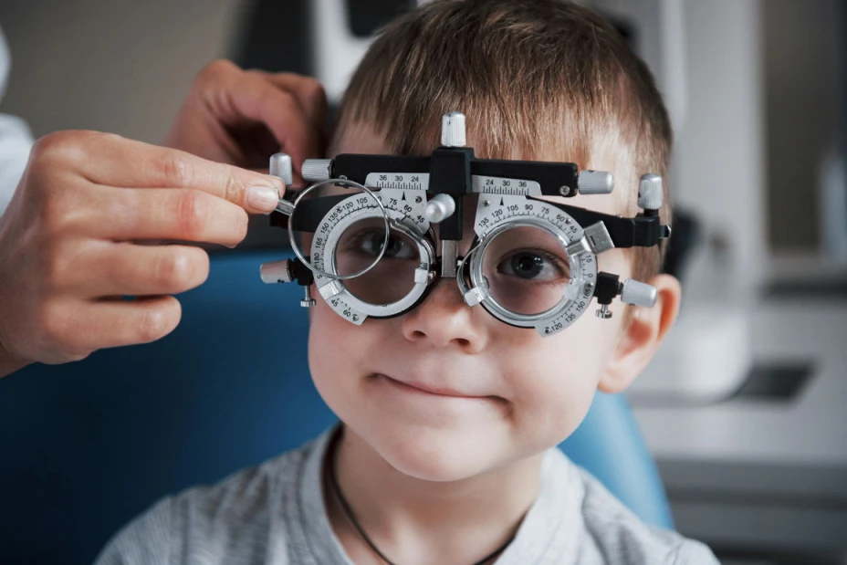 Niño optometrista unnamed.jpg