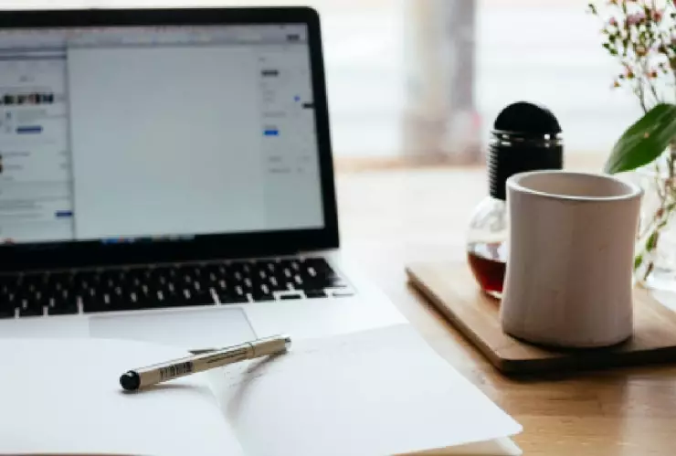 Por un chisme de trabajo, mata a su compañera