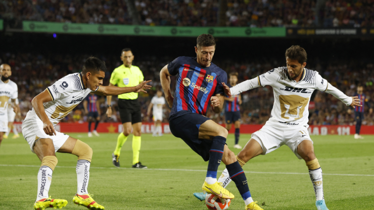 Robert Lewandowski ante Pumas