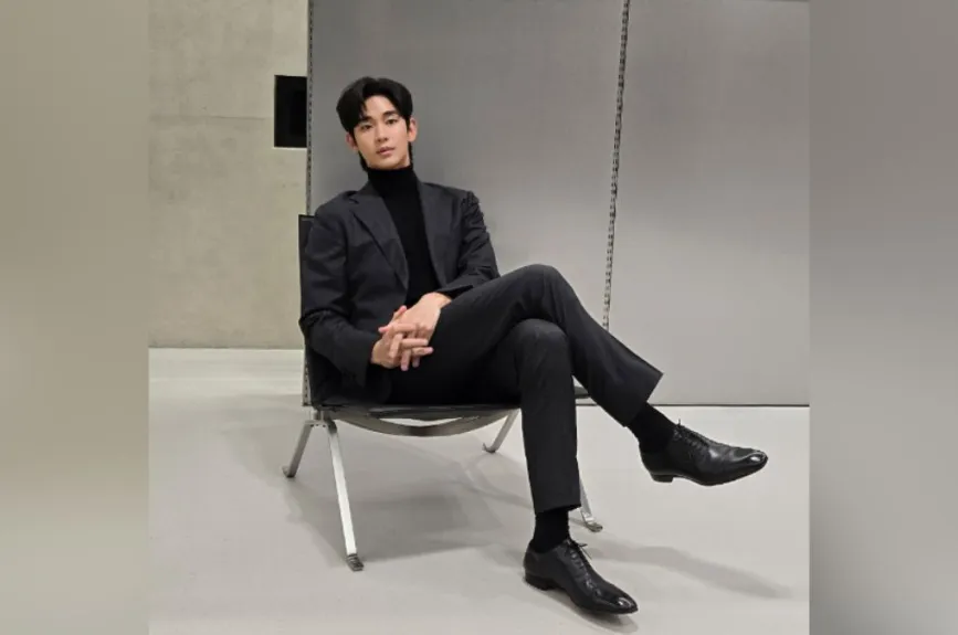 La sociedad surcoreana ha expresado preocupación por la influencia que figuras como Kim Soo-hyun pueden tener sobre jóvenes artistas y la necesidad de establecer límites claros y éticos.
Crédito: @soohyun_k216