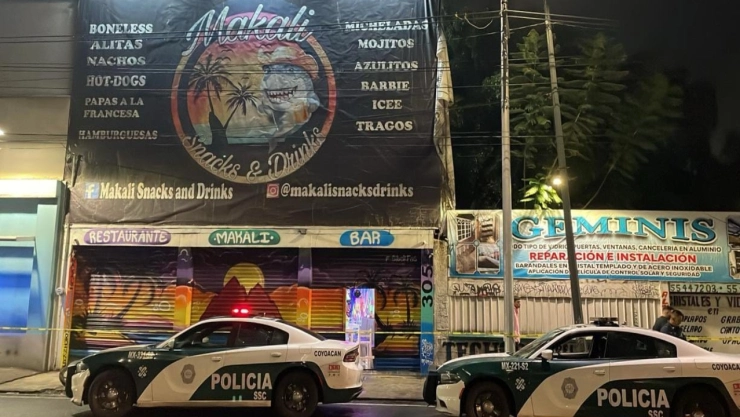 Los policías llegaron al bar y encontraron a varios jóvenes heridos tras una balacera en Coyoacán.