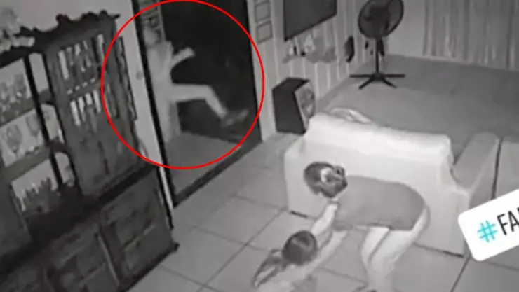 Niña estrangulada por ente.jpg