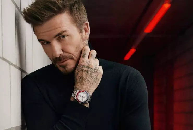 Acusan a David Beckham de serle infiel a su esposa Victoria