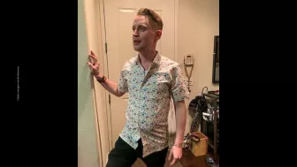 Macaulay Culkin TV Azteca_13.jpg