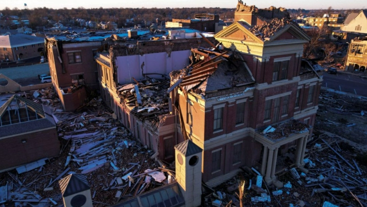 gobernador kentucky pueblos tornados