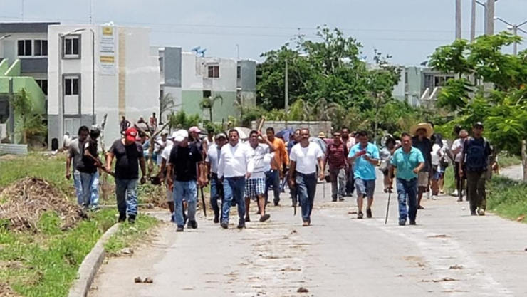 Paracaidistas en Puente Moreno Medellín