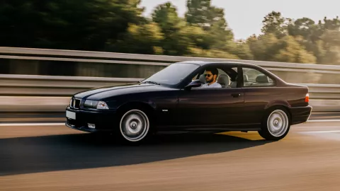 Vehículo por la autopista México-Cuernavaca