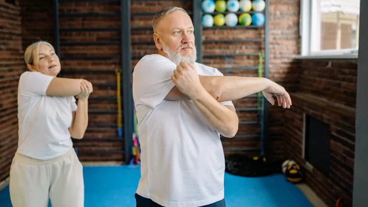 Descubre los ejercicios que eliminan la flacidez de los brazos.