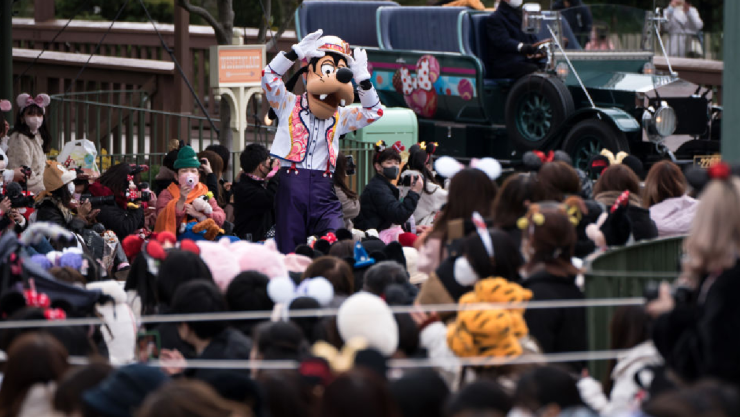 Disneyland evacuó a familias luego de que una atracción principal se incendia.