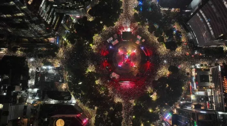 Más de un millón de aficionados celebran en Reforma y el Zócalo tras triunfo de México contra Ecuador