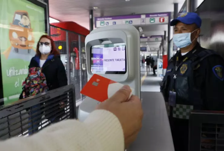 Ahora podr&aacute;s entrar al Metrob&uacute;s con tarjetas de cr&eacute;dito y d&eacute;bito