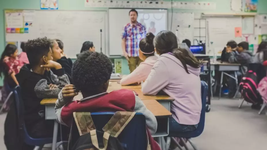 Día del Maestro: ¿Cuánto dinero generará en México el 15 de mayo 2025?