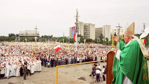 Las coberturas emblemáticas de Azteca Noticias y la visita del Papa II a Cuba