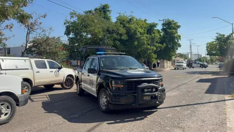 Persona tapada en plástico en el sector Humaya, en Culiacán