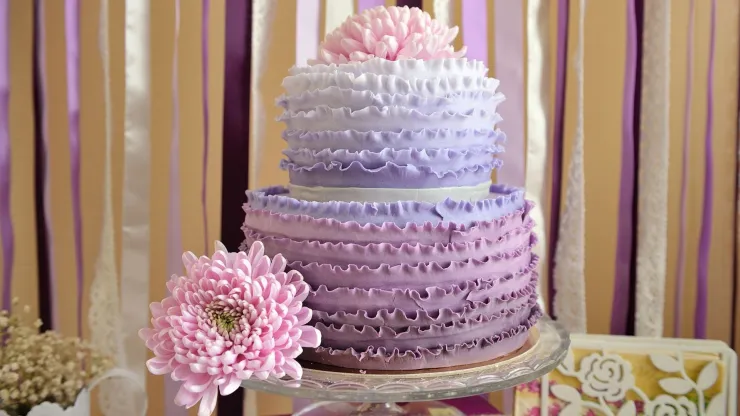 49 ideas de pastel de bodas que puedes tomar como inspiración: desde sencillos hasta muy elaborados.